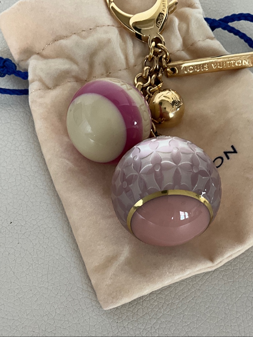 Louis Vuitton Monogram Mini Lin Bag charm - Pink and Gold Enamel - Picture 2 of 8